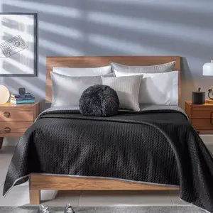 Housse de couette Vianney ultra-fine 100% polyester, noir et gris uni, réversible, literie moderne pour la maison, toutes saisons, lavable en machine - Product Image 3
