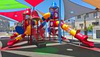 Équipement de terrain de jeu extérieur sur le thème du château, ensemble de jeux multi-tours pour enfants avec toboggan en spirale, tunnel, filet d'escalade pour parc public