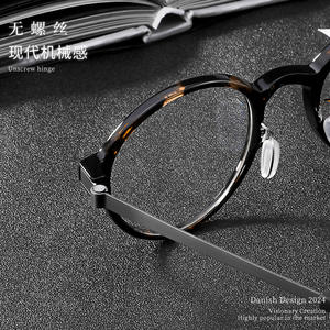 Gafas de Titanio Puro Ultraligeras para Mujer Linde 1823, Montura Pequeña Retro Hawksbill, UV400, Venta al por Mayor, Mismo Estilo que la Gran Marca Linde - Product Image 2