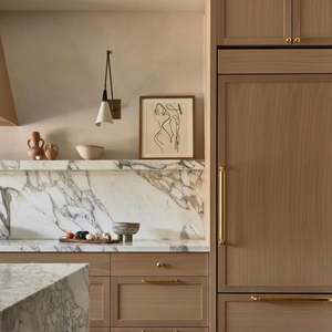 Ensemble d'armoires de cuisine en bois massif au design moderne avec plan de travail stratifié et structure en MDF, y compris un robinet en accessoire - Product Image 4