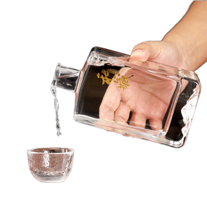 Bouteille <span class=keywords><strong>de</strong></span> vin ou <span class=keywords><strong>de</strong></span> liqueur en verre transparent carrée et plate <span class=keywords><strong>de</strong></span> 100 ml, 250 ml/500 ml/750 ml, avec bouchon en liège en bois, pour spiritueux, brandy, <span class=keywords><strong>gin</strong></span>, rhum, tequila, impression sérigraphique - Product Image 4