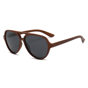 Lunettes de soleil polarisées unisexes classiques pour hommes, monture PC couleur bois, protection UV400 – Offre spéciale - Product Image 1