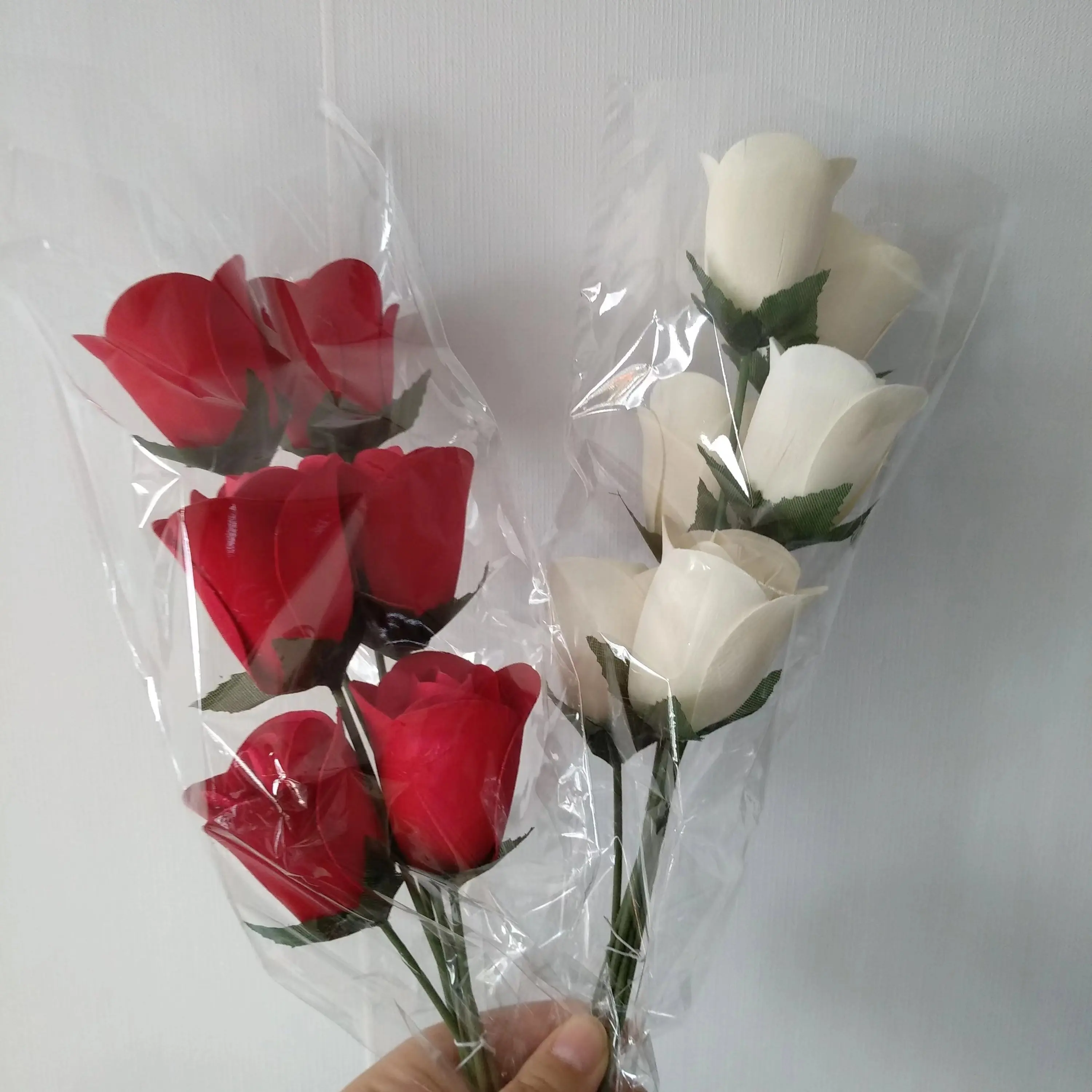 Venda de flores artificiais meias abertas rosas de madeira para venda