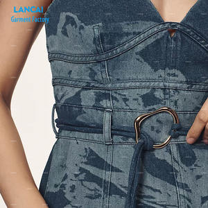 ชุดเดรสผ้าเดนิมพิมพ์ลายของผู้หญิงชุดกระโปรงทรงสปาเกตตี้มีสายรัดเอวทรงไม่สมมาตร - Product Image 3