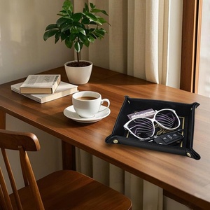 ถาดใส่ของอเนกประสงค์ Boshiho แบบชั้นเดียวสำหรับผู้ชาย ทำจากหนัง ใส่เครื่องประดับ กุญแจ โทรศัพท์ กล่องใส่เหรียญ ของใช้ข้างเตียง สีดำทอง - Product Image 6