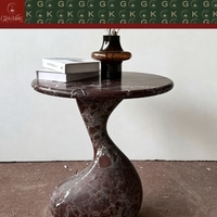 Table d'appoint ronde en marbre rouge Rosso Levanto, décoration intérieure moderne GOLDKING, base sculpturale en forme de larme, fabrication OEM ODM directe d'usine