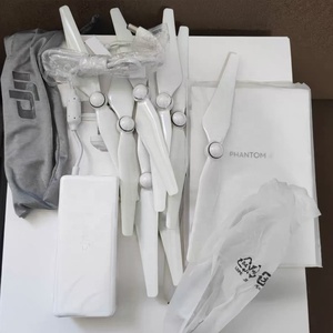 <span class=keywords><strong>Phantom</strong></span> <span class=keywords><strong>4</strong></span>, <span class=keywords><strong>Phantom</strong></span> 4A Advanced, <span class=keywords><strong>Phantom</strong></span> <span class=keywords><strong>4</strong></span> <span class=keywords><strong>Pro</strong></span> RTK, <span class=keywords><strong>4</strong></span> <span class=keywords><strong>Pro</strong></span> V2.0, 3 Baterías y Centro de Carga - Product Image 3