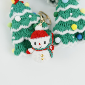 Muñeco de Nieve Navideño Tejido a Mano, Amigurumi Festivo con Bufanda y Gorro, Decoración Navideña, Regalo para Familiares y Niños - Product Image 4