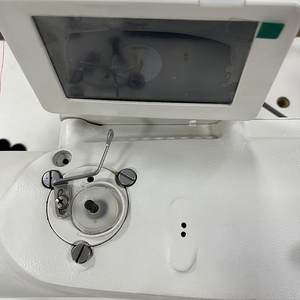 Machine à coudre industrielle à lit plat ZAG avec point de recouvrement et moteur, modèle RN-2290A - Product Image 4