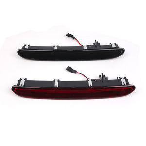 Luz de Freno Elevada para Opel Astra J 2010-2016, Tercera Luz de Freno Roja y Negra M133 24V - Product Image 1