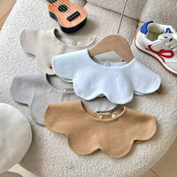 Bavoir pour bébé de style coréen en pur coton, couleur unie, réversible, anti-régurgitation, absorption d'eau, serviette épaissie, design pétale