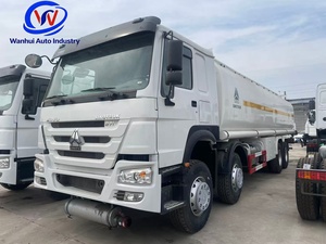 Camion-citerne Sinotruk HOWO 371HP 8x4, capacité 20-35 m³, pour le transport de carburant diesel et d'essence, à vendre en Afrique - Product Image 3