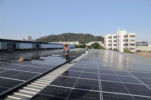 Nettoyeur <span class=keywords><strong>de</strong></span> panneaux solaires Multifit 3,5 m 5,5 m avec double tête semi-automatique pour le <span class=keywords><strong>nettoyage</strong></span> des toits commerciaux, ateliers, serres - Product Image 5