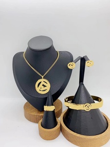 Nuovo Arrivo 2025: Set di Gioielli Moda Placcati Oro con Zirconia Cubica per Donne, Include Collana, Orecchini, Anello e Bracciale - Product Image 2