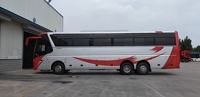 Autobús de Lujo Zhong-tong LCK6129D 2+3 de 75 Plazas con Volante a la Izquierda y Diseño en Rojo y Blanco