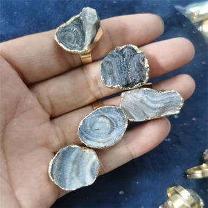 Nhẫn trang sức thời trang cao cấp mạ vàng, đá mã não tự nhiên dạng thô, có thể điều chỉnh kích cỡ, mới về, thích hợp làm quà tặng - Product Image 1