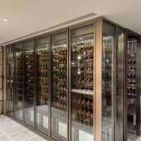 Cave à vin et spiritueux sur mesure haut de gamme, armoire de présentation et de stockage en bois et métal, avec système de refroidissement, pour usage commercial de luxe
