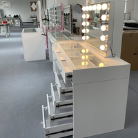 Coiffeuse sur pied intégrée à 7 tiroirs en mélamine avec plateau en verre et miroir à ampoules LED pour chambre à coucher - Vente en gros