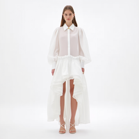 Nouvelle Robe Femme Tendance Blanche à Col Pointu, Épaules Dénudées, Manches Ballon, Boutonnée, Taille Smockée, Volants Asymétriques, Coupe Asymétrique