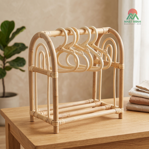 Cintres à vêtements pour poupées en rotin naturel, faits à la main, de qualité supérieure, cintres en bois pour jouets, présentoir à vêtements, décoration de chambre d'enfant, prete - Product Image 3