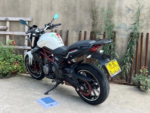 <span class=keywords><strong>Benelli</strong></span> Huanglong 300 de 300 cc - Bicilíndrico refrigerado por agua, bajo mantenimiento, asiento cómodo y manejo estable - Product Image 5