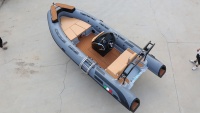 Bateaux semi-rigides gonflables en fibre de verre de 18,3 pieds pour aventures en mer avec moteur hors-bord, à vendre