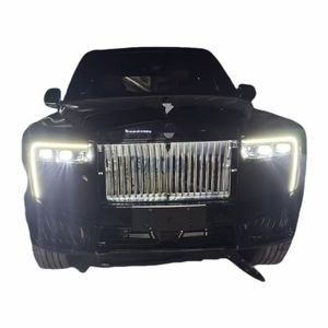 Les modèles 2025 améliorés <span class=keywords><strong>de</strong></span> la <span class=keywords><strong>Rolls</strong></span>-Royce Cullinan 10-18 comprennent des pare-chocs avant et arrière, des phares, des feux arrière et une <span class=keywords><strong>calandre</strong></span> - Product Image 3