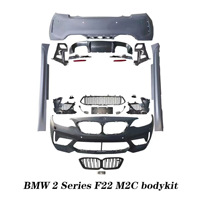 Kit carrosserie complet pour BMW Série 2 F22 modifiée M2C : pare-chocs avant, pare-chocs arrière, marchepieds latéraux.