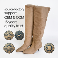 Bottes hautes tendance pour femmes, style décontracté, à bout pointu, talon chaton, en cuir froncé, OEM ODM, vente en gros, chaussures personnalisées avec logo
