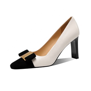 <span class=keywords><strong>Scarpe</strong></span> da <span class=keywords><strong>Donna</strong></span> alla Moda con <span class=keywords><strong>Tacco</strong></span> <span class=keywords><strong>Medio</strong></span>, Punta Quadrata, Decorazione a Fiocco e Design Bicolore per l'Ufficio Estivo - Product Image 3