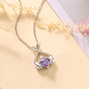 Collana con ciondolo a forma di cuore, design con ali d'angelo e corona, catena a maglia box, collana da donna. - Product Image 2
