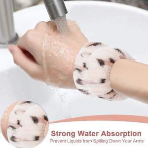 مجموعة ترويجية للعناية ببشرة الوجه سوار معصم مخملي سبا عصابة رأس فهد - Product Image 6