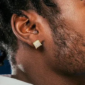 Boucles d'oreilles en plaqué or 18 carats Halo Iced Out avec zircon cubique Boucles d'oreilles carrées en or pour garçon CZ Boucles d'oreilles pour hommes pour femmes et filles