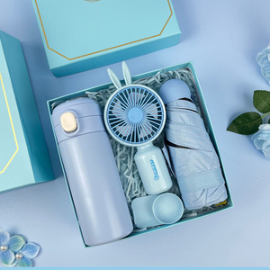 Coffret Cadeau Promotionnel 3-en-1 IStapromo : Bouteille Isotherme, Parapluie et Ventilateur – Personnalisable avec Logo pour Entreprise - Product Image 6