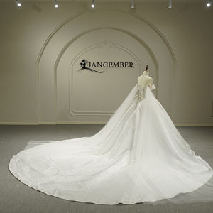 GT26015 Vestido de Novia Moderno de Satén Suave con Falda Abullonada, Elegante y Sencillo, con Cola Capilla, Estilo Princesa, Largo hasta el Suelo - Product Image 4