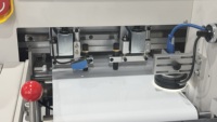 Máquina de corte y troquelado digital de etiquetas de rollo a rollo NexCut240 con doble cabezal y ajuste automático de cabezales