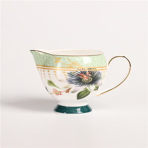 La <span class=keywords><strong>tazza</strong></span> di <span class=keywords><strong>tè</strong></span> del caffè della decalcomania floreale di lusso moderna di nozze mette l'insieme di <span class=keywords><strong>tè</strong></span> del caffè della porcellana dell'osso per i regali - Product Image 3