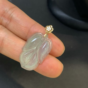 Colgante de Jadeíta Birmana de Lujo con Forma de Hoja, Oro de 18K, Cierre con Diamantes Naturales, para Regalo de Boda o Compromiso para Mujer - Product Image 4
