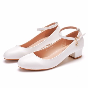 Commerce extérieur des femmes grande taille <span class=keywords><strong>talon</strong></span> <span class=keywords><strong>carré</strong></span> bout rond chaussures simples un mot bracelet printemps et automne chaussures de mariage blanc Prin - Product Image 5