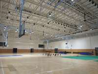 Yunjoin Estructura de marco espacial de acero curvo Cancha de baloncesto Sport Hall Arena Building