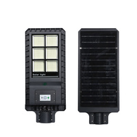 Lumières solaires de capteur de radar de lumen élevé de réverbère solaire intégré élevé de lux 100W 200W 300W avec la télécommande