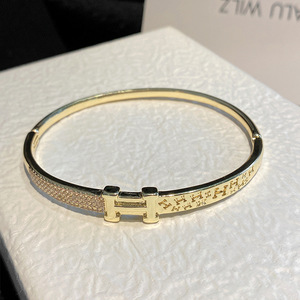 Bracelet minimaliste en forme de H avec lettres carrées en diamant, argent et or, micro-incrustation, bijoux cadeau - Product Image 2
