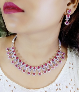 Ensemble de collier anti-ternissement pour femmes indiennes avec boucle d'oreille assortie et bijoux Maang Tika AD pour cadeau de fiançailles de fête de mariage - Product Image 4