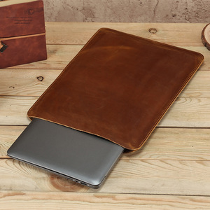 ซองใส่แล็ปท็อปหนังแท้สีน้ำตาลแบบ Crazy Horse ขนาดใหญ่ ป้องกันการสึกหรอ ดีไซน์แนวตั้ง สำหรับคอมพิวเตอร์และแท็บเล็ต - Product Image 3