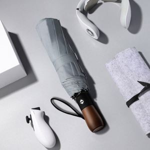 Parapluie de luxe pliant en trois sections entièrement automatique avec poignée en bois véritable, personnalisable avec logo, pour cadeaux d'affaires de grossiste - Product Image 1