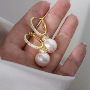 Pendientes de Perlas Doradas E3423, Perlas Cultivadas Redondas Blancas con Engaste de Bisel, Joyería Clásica de Boda para Mujer - Product Image 4