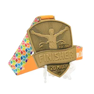 Longzhiyu 17 Jaar China Medaille Maker Custom Goedkope Gouden Marathon Finisher Medailles Groothandel Metalen Hardloopwedstrijd Medailles