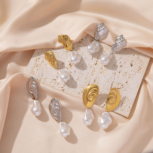 Pendientes de Perlas con Estilo Barroco en Acero Inoxidable con Baño de Oro de 18K para Uso Diario de Mujer - Product Image 1