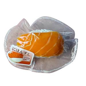 Jouet de décompression créatif en silicone, simulation de sushi au saumon de style japonais, très populaire - Product Image 1