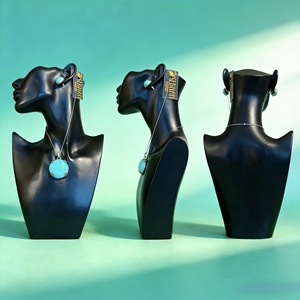 Conjunto de Collar Unisex de Plata con Perlas de Agua Dulce y Amatista, Hecho a Mano en Adís Abeba - Product Image 3